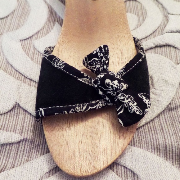 Ann Taylor Wooden Sandals with 1 inch heel - Picture 3 of 5